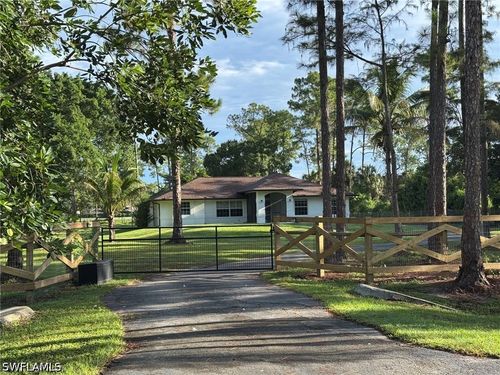 3271 7th Ave Nw, NAPLES, FL, 34120-1601 | Card Image