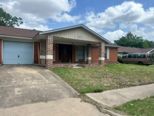 3201 Sanders Dr, Garland, TX, 75042-5543 | Card Image