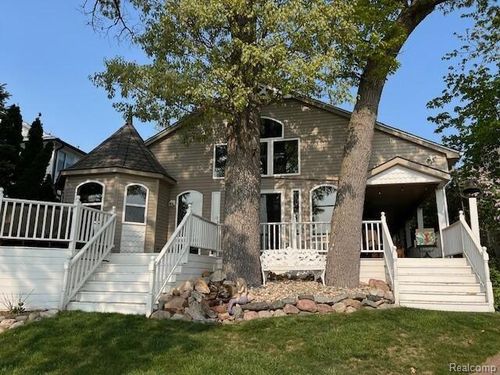 1864 Point St, Commerce Township, MI, 48382-2275 | Card Image
