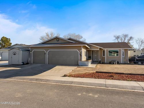 668 Farm Cir, Fernley, NV, 89408-7533 | Card Image