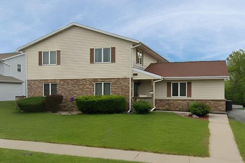 1605 Vogt Drive, West Bend, WI, 53095 | Card Image