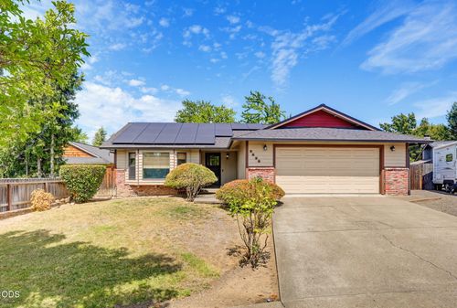 2323 Kona Cir, Medford, OR, 97504-5639 | Card Image