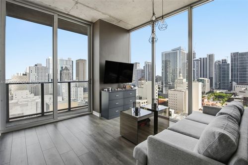 1910-151 Se 1st St, Miami, FL, 33131-1418 | Card Image