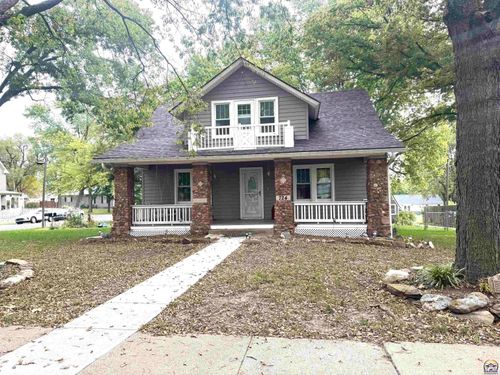 724 Iowa St, Alma, KS, 66401-9504 | Card Image