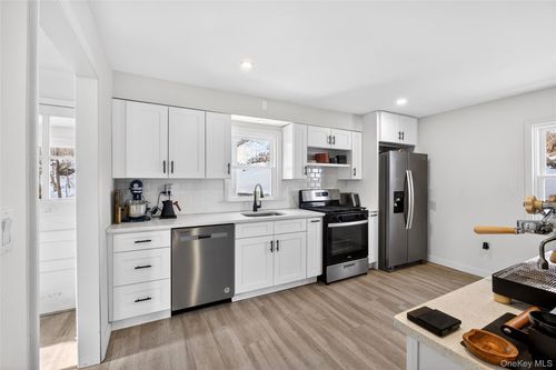 139 S Kensico Ave, Valhalla, NY, 10595-2114 | Card Image