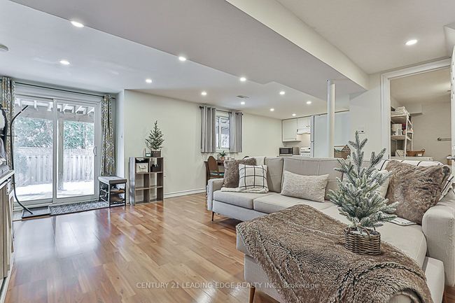 724 Barnes Cres, House other with 5 bedrooms, 4 bathrooms and 6 parking in Oshawa ON | Image 30