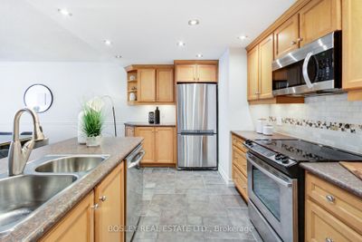 2005 - 633 Bay St, Condo with 1 bedrooms, 2 bathrooms and null parking in Toronto ON | Image 3