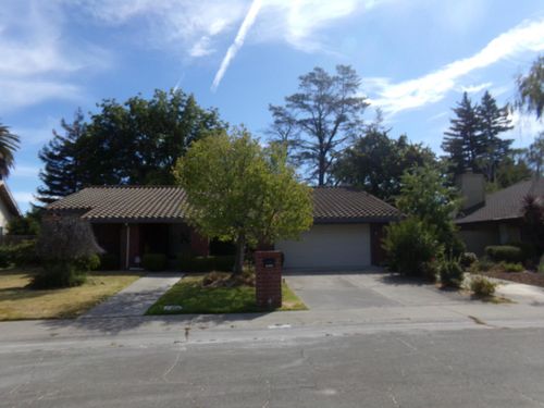 7074 Lazy River Way, Sacramento, CA, 95831-2410 | Card Image