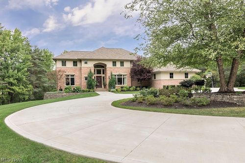 104 Partridge Ln, Chagrin Falls, OH, 44022-4010 | Card Image