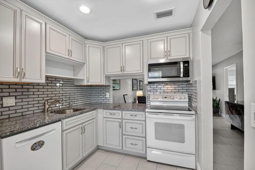 121 Lake Meryl Dr, West Palm Beach, FL, 33411-3328 | Card Image