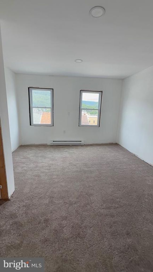926 - 924 W Spruce St, Home with 3 bedrooms, 2 bathrooms and null parking in Coal Township PA | Image 12