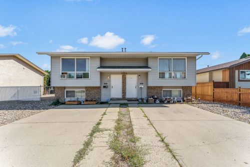 908 Ross Glen Dr Se, Medicine Hat, AB, T1B3W7 | Card Image