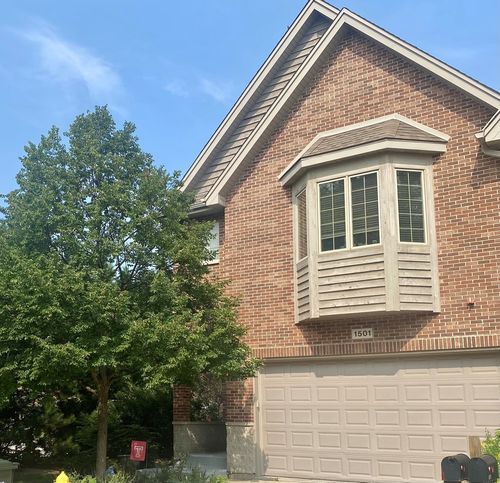 1501 Stonegate Mnr, Mount Prospect, IL, 60056-1075 | Card Image