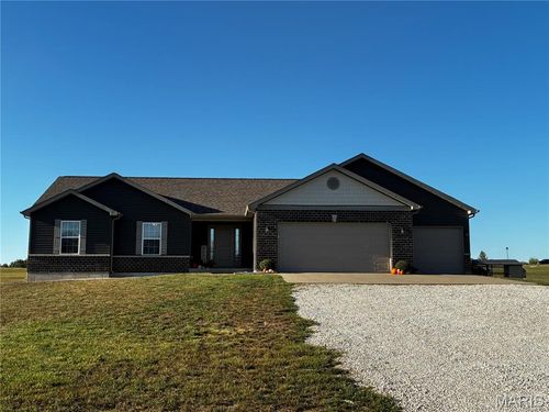135 White Wildlife Rd, Silex, MO, 63377-2584 | Card Image