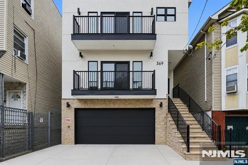 369 6th Ave W, Newark, NJ, 07107-1128 | Card Image