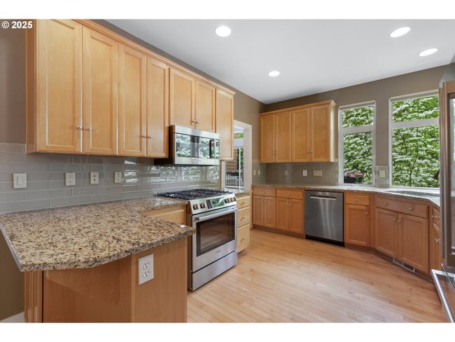 2922 Nw Montara Ct, House attached with 2 bedrooms, 3 bathrooms and 2 parking in Portland OR | Image 9