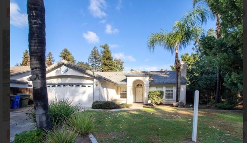 2540 W Porter Creek Ave, Porterville, CA, 93257-9052 | Card Image