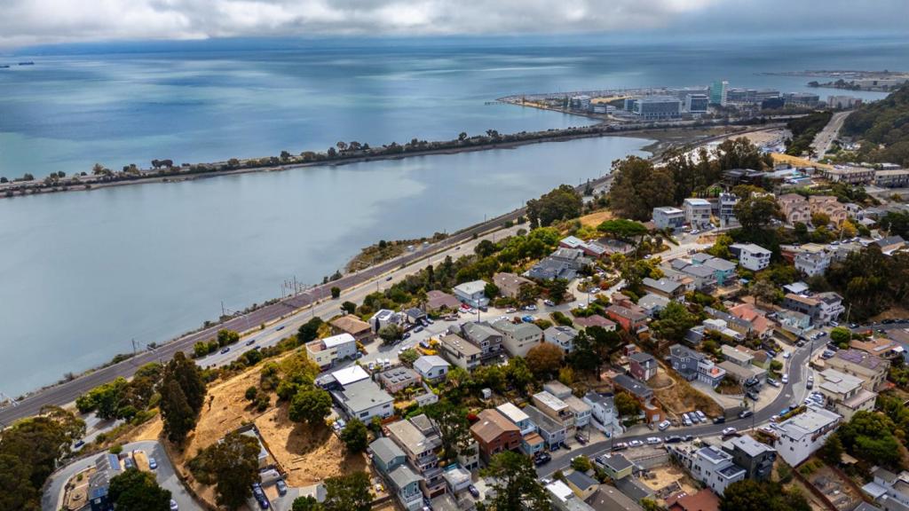 Commercial Sale in Brisbane 3