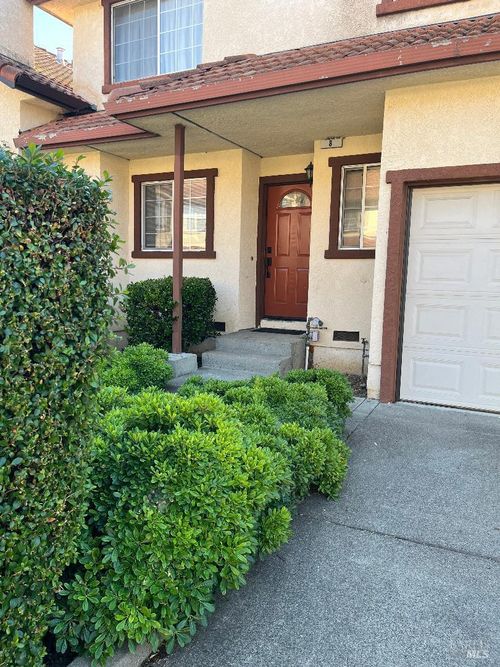 8 Monterey Ct, Novato, CA, 94945-2211 | Card Image