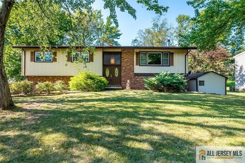 32 Chandler Rd, Edison, NJ, 08820-2633 | Card Image