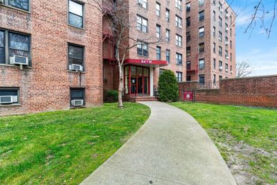 1G - 150-40 71st Ave, Home with 2 bedrooms, 1 bathrooms and null parking in Flushing NY | Image 3