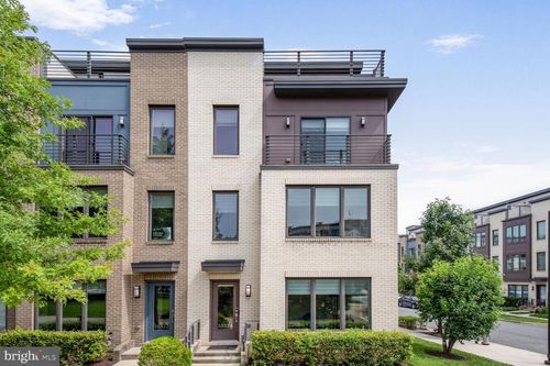 10374 Jacobsen St, Bethesda, MD, 20817-1678 | Card Image