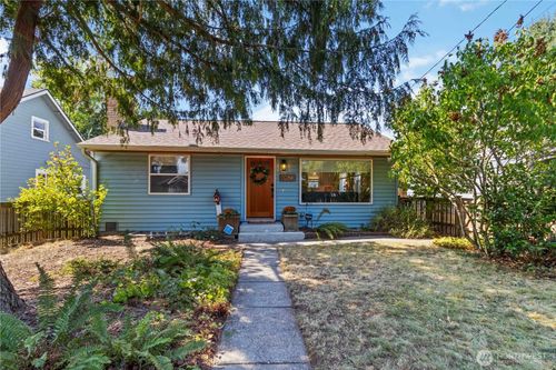 10523 Evanston Avenue N, Seattle, WA, 98133 | Card Image