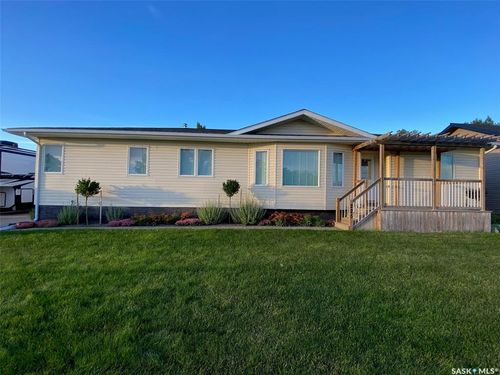 225 3rd St, North Weyburn, SK, S0C1X0 | Card Image