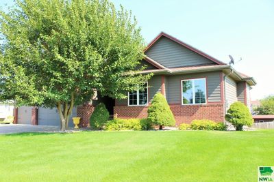 812 Brookside Dr, House other with 4 bedrooms, 3 bathrooms and null parking in Jefferson SD | Image 2