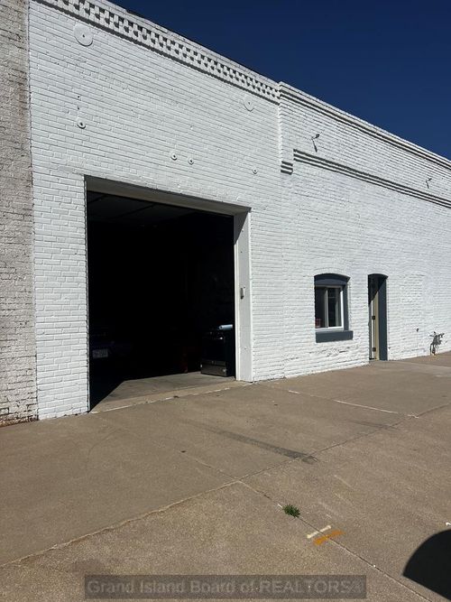 162 S 8th St, Geneva, NE, 68361-1915 | Card Image