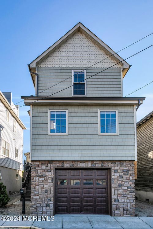 10 South St, Sea Bright, NJ, 07760-2129 | Card Image