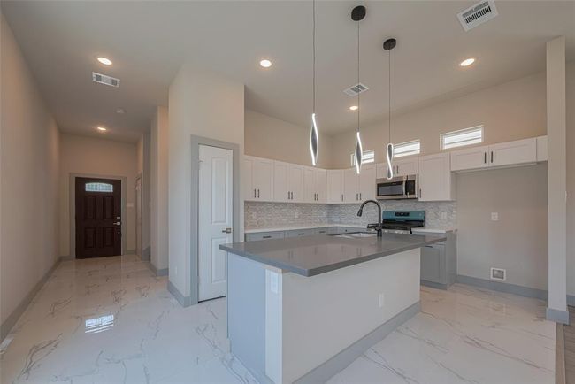 2414 Sam Wilson St, House other with 3 bedrooms, 3 bathrooms and 2 parking in Houston TX | Image 4