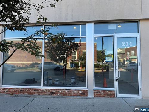 211 Westwood Ave, Westwood, NJ, 07675-1715 | Card Image