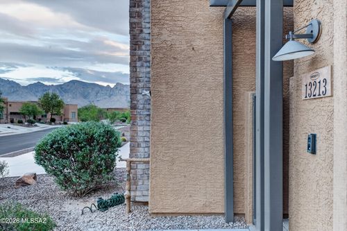 13213 N Chiracahua Peak Dr, Oro Valley, AZ, 85755-3417 | Card Image