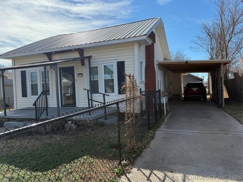 933 E Maple St, Cushing, OK, 74023-2819 | Card Image