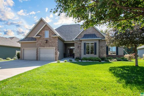 572 Bluestem Trl, Dakota Dunes, SD, 57049-5400 | Card Image
