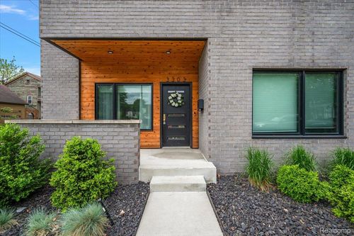 3303 Cochrane St, Detroit, MI, 48208-2840 | Card Image