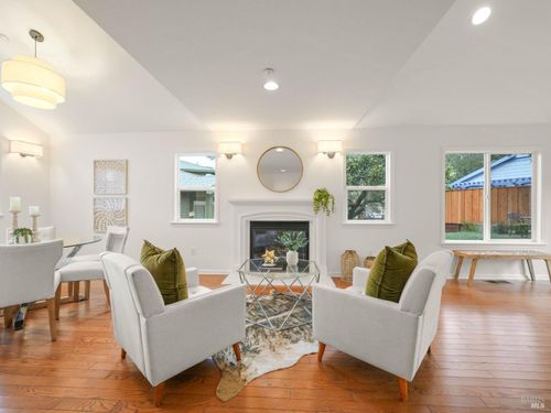 15 Cherry Hill Ln, Novato, CA, 94945-2570 | Card Image