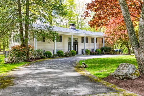 119 Dundee Rd, Stamford, CT, 06903-3625 | Card Image