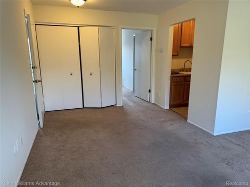 unit-27-31831 Grand River Ave, Farmington, MI, 48336-4142 | Card Image