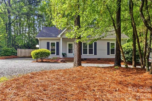 325 Enchanted Dr, Matthews, NC, 28104-6958 | Card Image