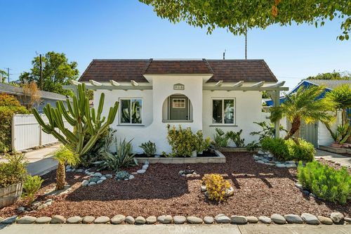 915 N Valley St, Burbank, CA, 91505-2739 | Card Image