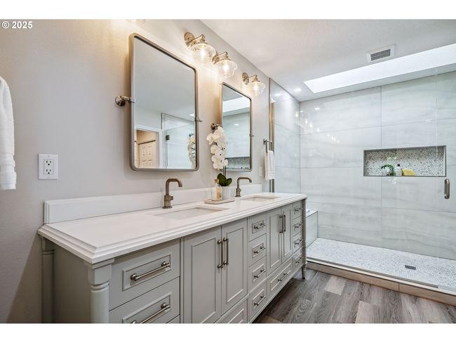 Owner's Suite Bathroom | Image 29