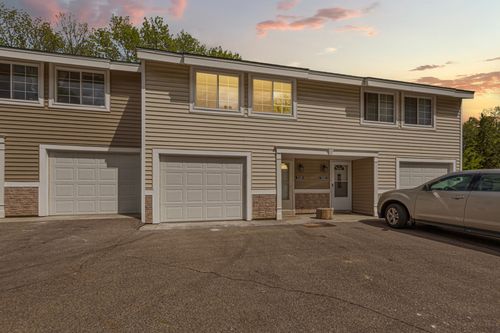 83-3320 River Bluff Dr, Eagan, MN, 55121-1720 | Card Image