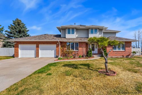 818 Brittany Dr, Cheyenne, WY, 82009-1092 | Card Image