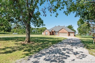 9728 S 431 Road, House other with 3 bedrooms, 3 bathrooms and null parking in Chouteau OK | Image 2