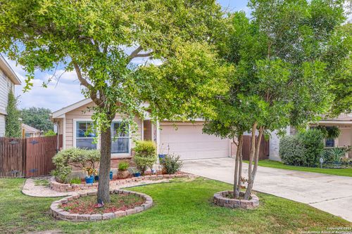 9235 Everton, San Antonio, TX, 78245-1642 | Card Image