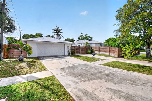 702 Forest Hill Blvd, West Palm Beach, FL, 33405-4504 | Card Image