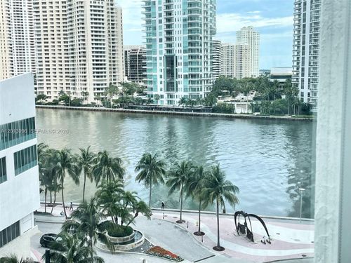 l830-300 S Biscayne Blvd, Miami, FL, 33131-5312 | Card Image