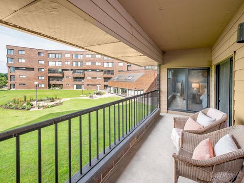 208e-2265 Youngman Ave, Saint Paul, MN, 55116-4401 | Card Image